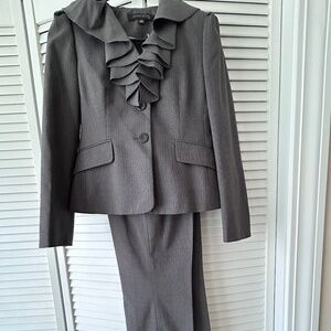 ANNE KLEIN Size 0P Gray Stripe Wool Blend Ruffle Front Blazer Pant Suit 0P